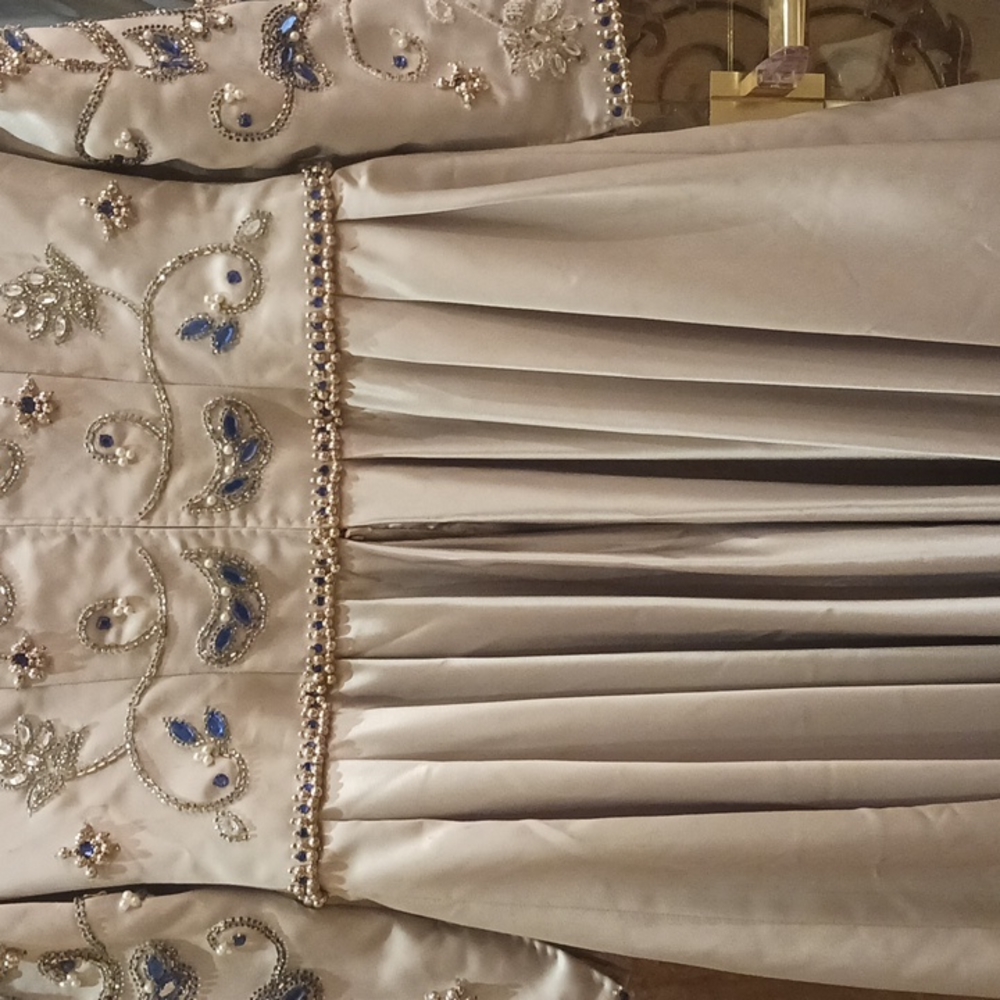 VICTORIA ROYAL LTD GOWN SIZE 10 - Picture 12 of 17